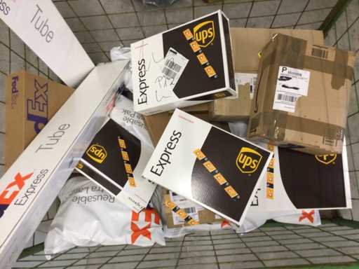 Fedex UPS e altri pacchi USA (20) pezzi