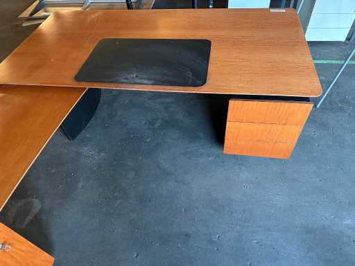 Castelijn furniture industry Executive corner desk 225x200x68cm