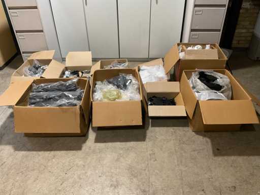 Lot de pièces et accessoires