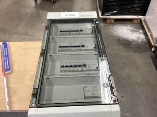 Verteilerkasten Hensel mit 3 Gruppen je mit FI abgesichert + 2x IS2540 25A