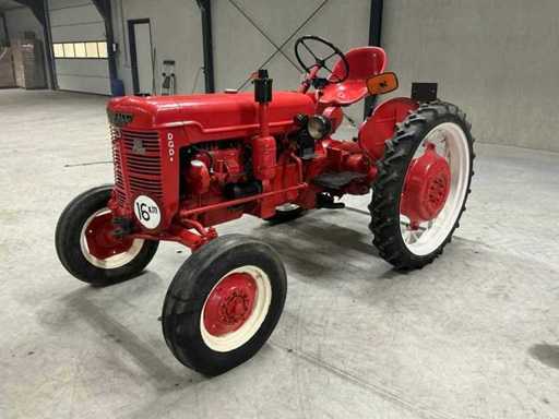 1953 Mc Cormick DGD4 Oldtimer-Traktor