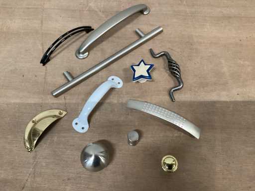 Avenue mix lot various knobs and handles (186x)