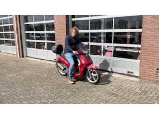 b685599e-aaf2-473f-a300-a5e2225644f8.mp4