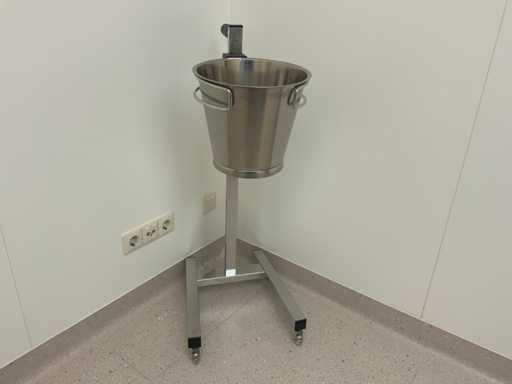 Carrello Technicare con secchio di raccolta