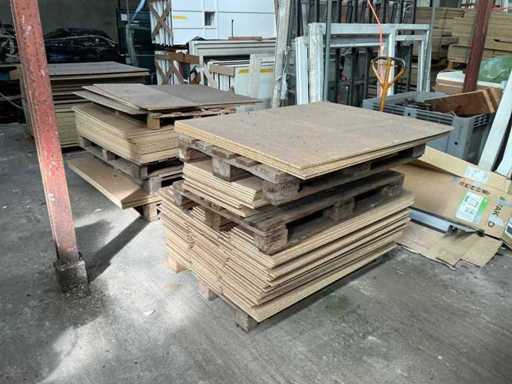 6 pallets met stukken spaanplaat