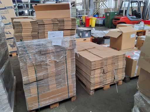   2 pallets of cardboard boxes