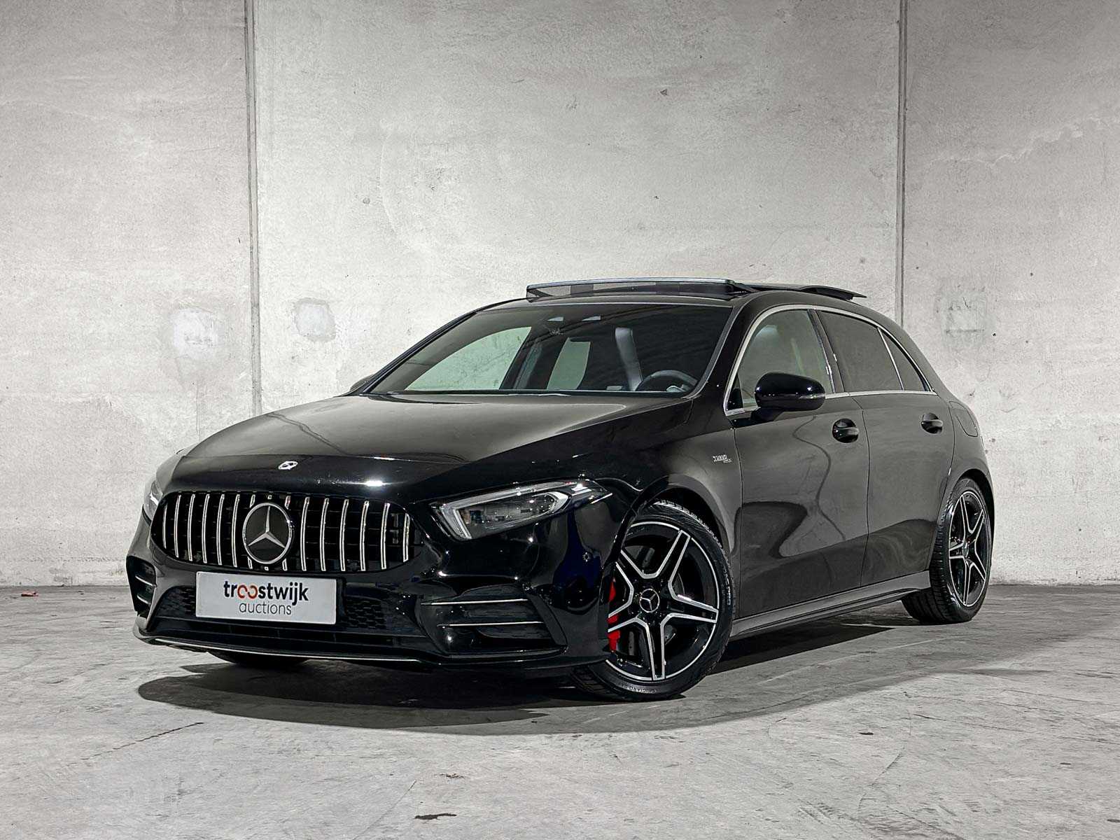 Luxury, sports and classic cars te Tiel