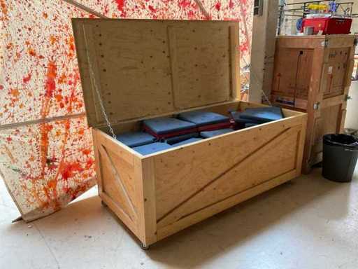 Cushions (88x) in transport box