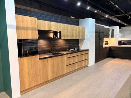 Nolte – kuchnia w salonie z urządzeniami Etna