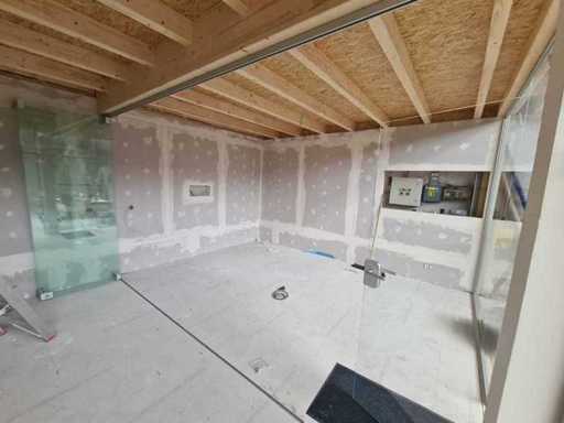 Sistema di vetro con porte per la suddivisione delle stanze, per informazioni dettagliate vedi foto e piani, inclusi il ponte di vetro per il trasporto