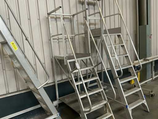 Manutan Landing Staircase