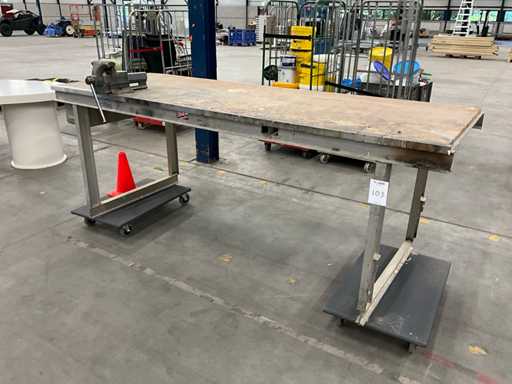 Werkbank met bakschroef