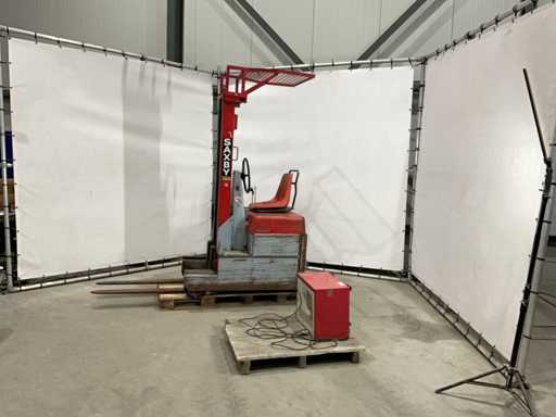 Saxby WAR 2 67 Reachtruck