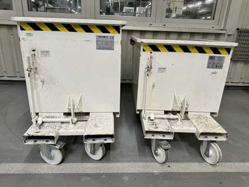   2 bennes basculantes / godets de ferraille