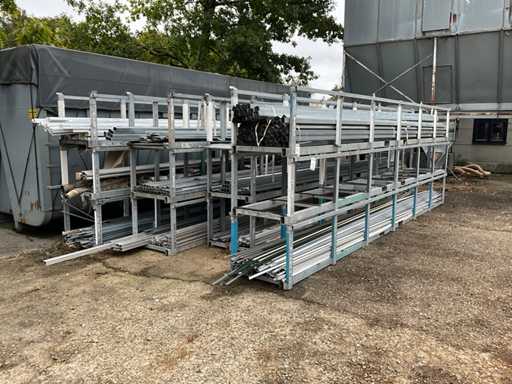 Gruppo di vari profili