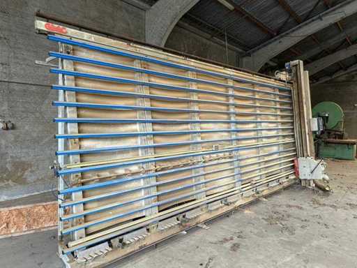 Panel sawing machine