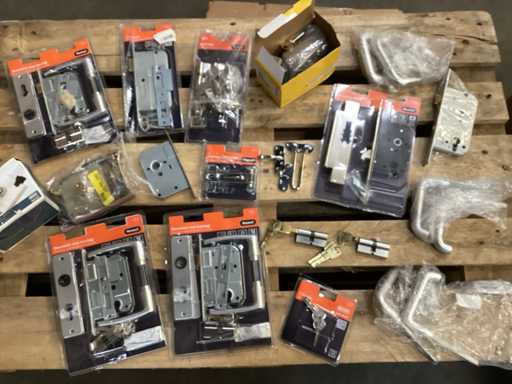 NEMEF miesza wiele różnych zamków i cylindrów