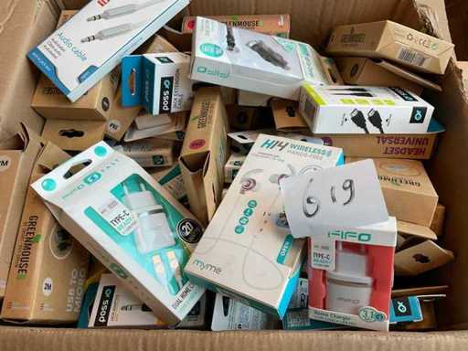 FiFO and Poss and Kingston - earpiece, charger, charging cable USB stick (110x)