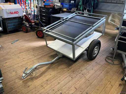 Pine Cone Gepäckwagen