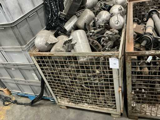 Batch of Mercedes-Benz parts