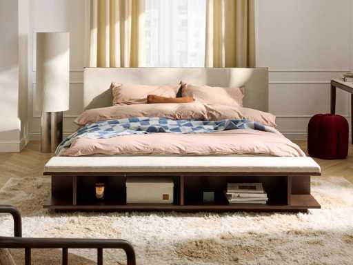 Lit 180x200 cm en bois avec banc et étagères latérales Clark - Westwing Collection