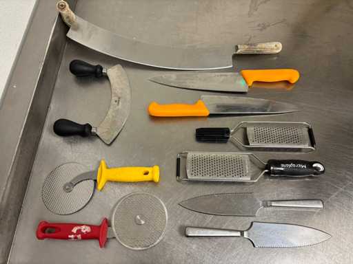 Partij messen en keukengerei