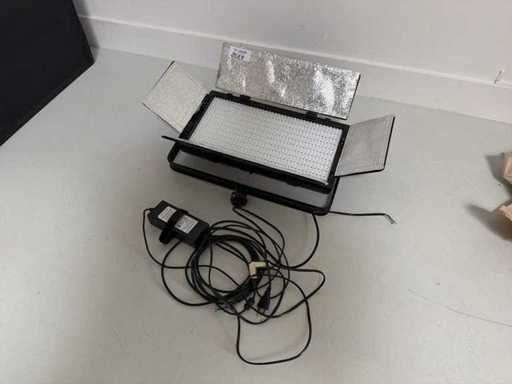 Falcon Eyes LP-DB820CT LED videolamp met barn doors