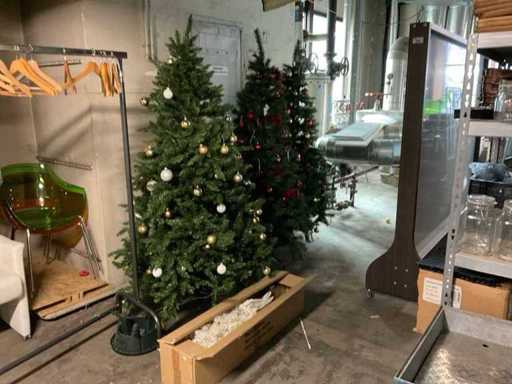 Batch of artificial Christmas trees, 4 pieces
