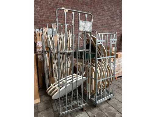 Serie di tavoli in piedi in 3 contenitori rotoli