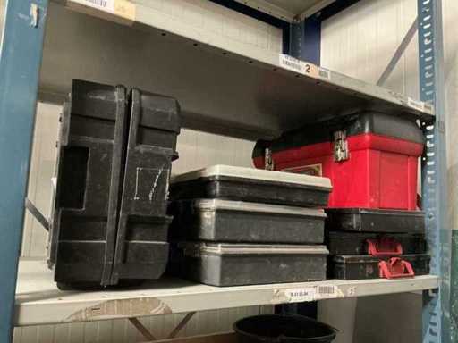 Various plastic cases and assortment boxes (8x)