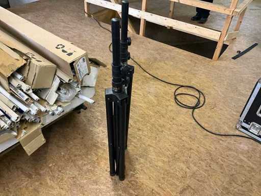 2 altoparlanti in piedi Adam Hall in borsa