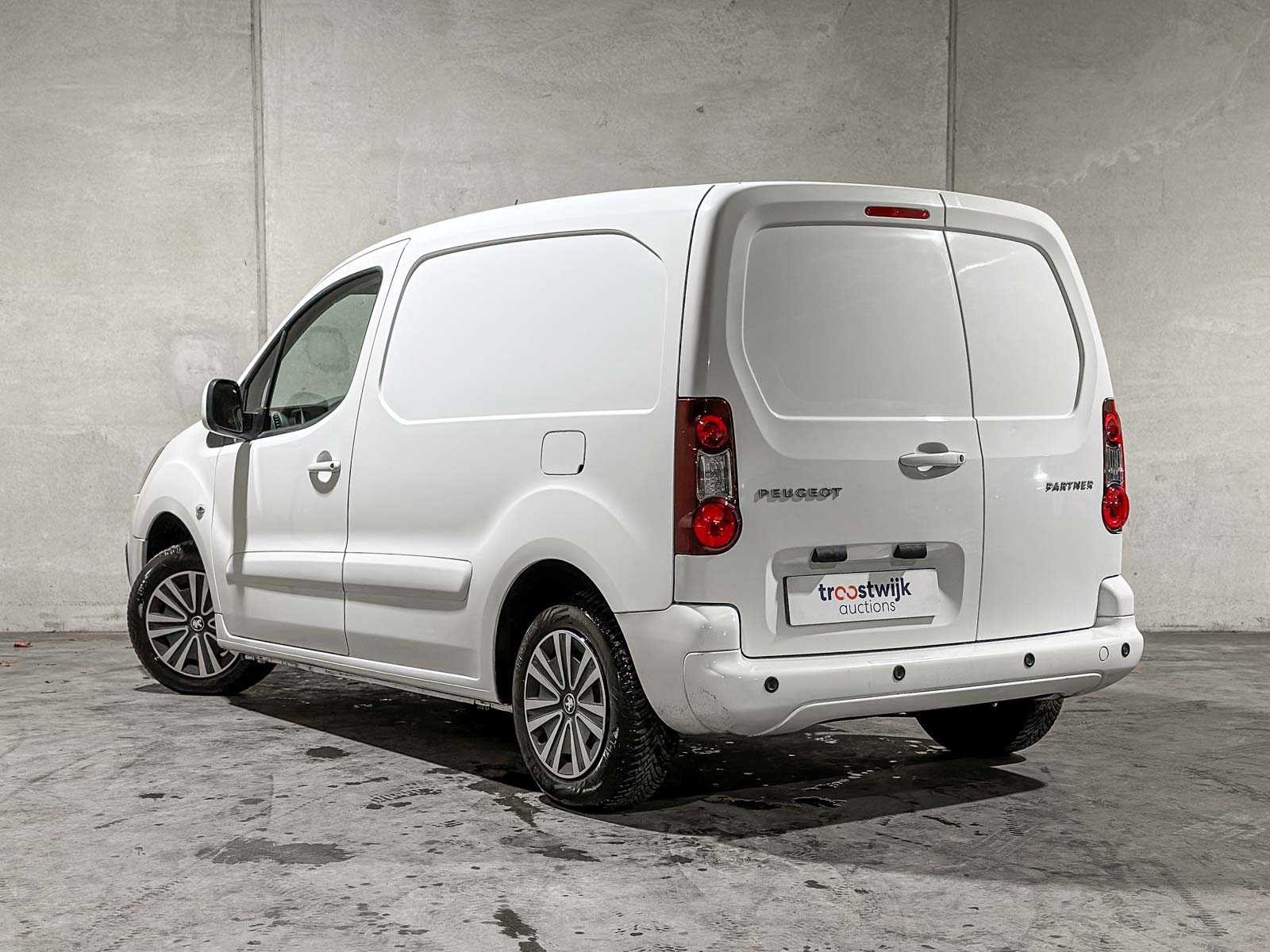 Peugeot Partner 120 1.6 BlueHDi 75 L1 Premium Pack 75pk 2018 (Origineel-NL & 1e Eigenaar), V-700-SK