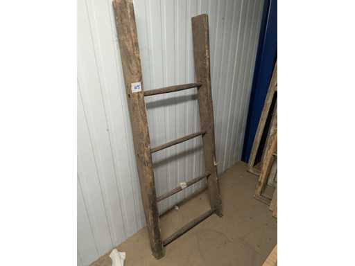 Antyktyczne schody vintage