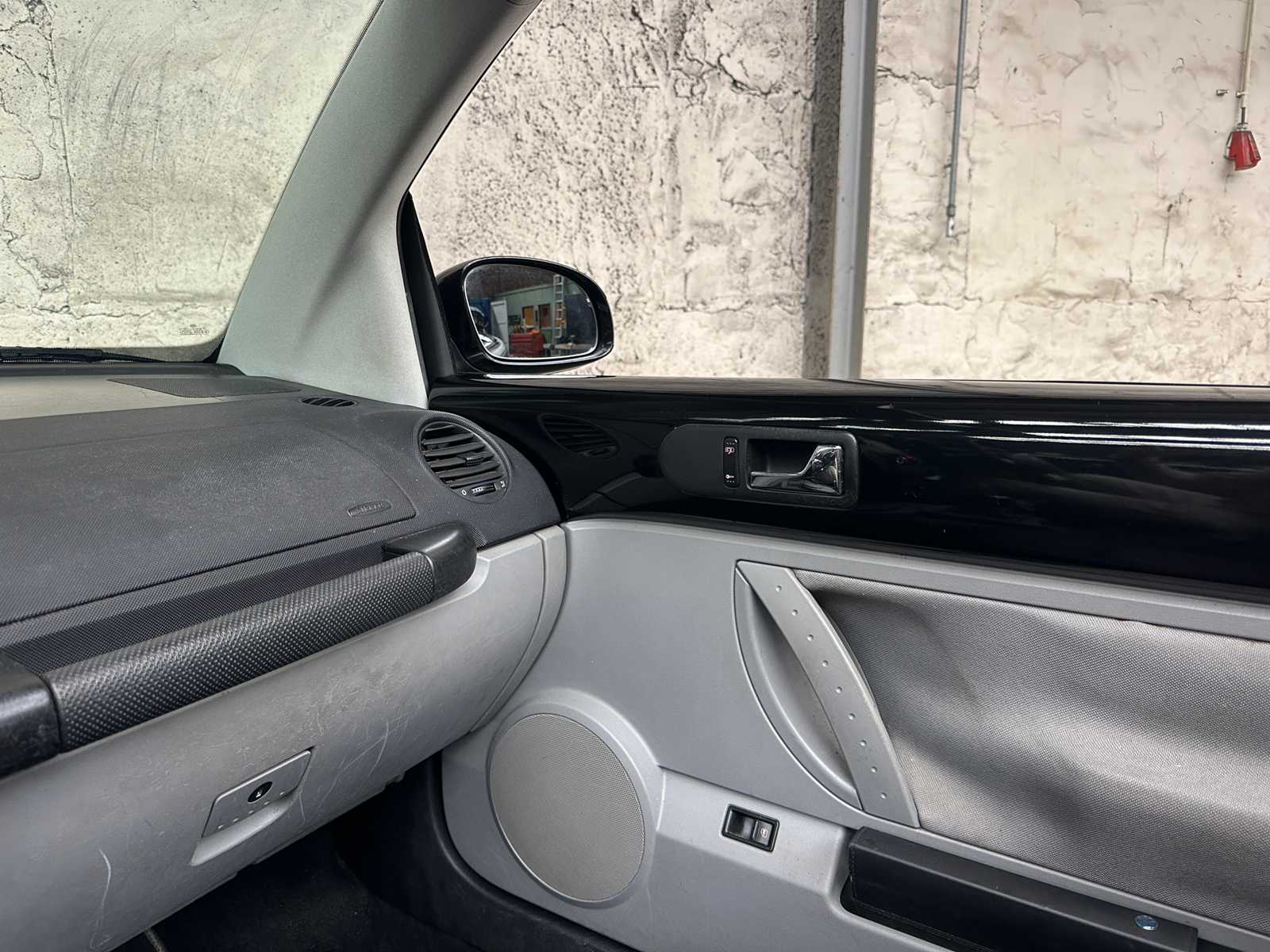 Volkswagen New Beetle Cabriolet 1.4 Turijn 75pk 2003, TH-271-J