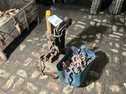 Clemă hidraulică pentru tuburi