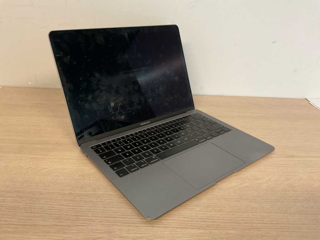 Apple laptop MacBookAir8,1