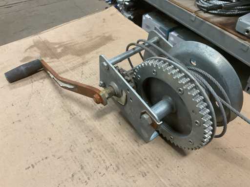 Hand winch (2x)