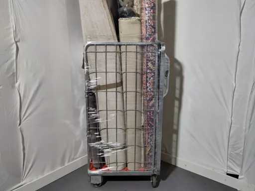 Rolcontainer met diverse producten