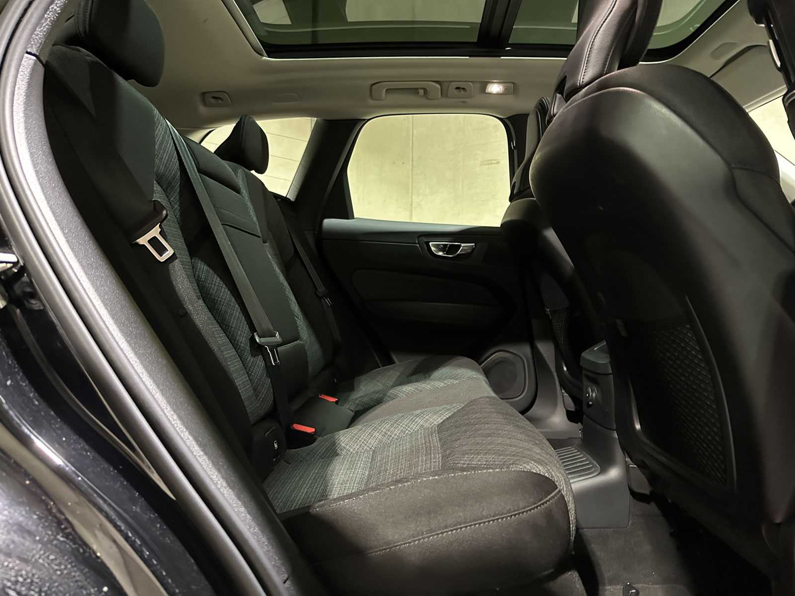 Volvo XC60 2.0 T6 Plug-in hybrid AWD Core Bright 253pk 2027 (Origineel-NL+1e eigenaar), S-190-RP