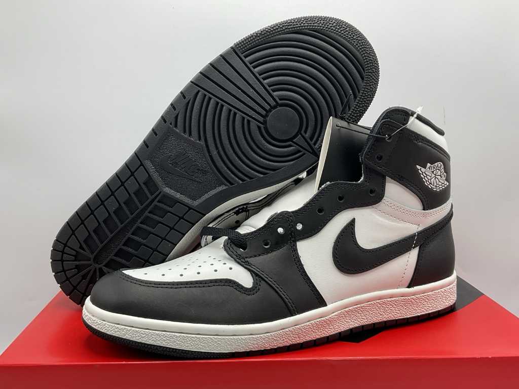 Nike Air Jordan 1 High '85 Adidași albi negri 44 1/2