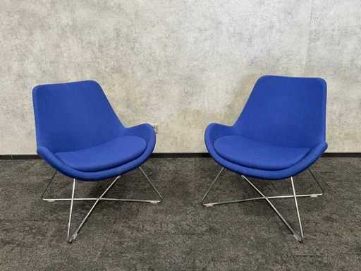 2x Orangebox – Stuhl im Wartezimmer