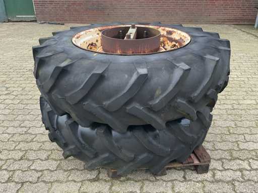 Pneu Pirelli Cinturato Tractor avec jante (2x)