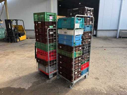 Roulez le contenant avec caisses (2x)