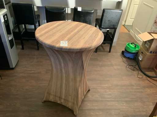 Tavolo in piedi con copertura