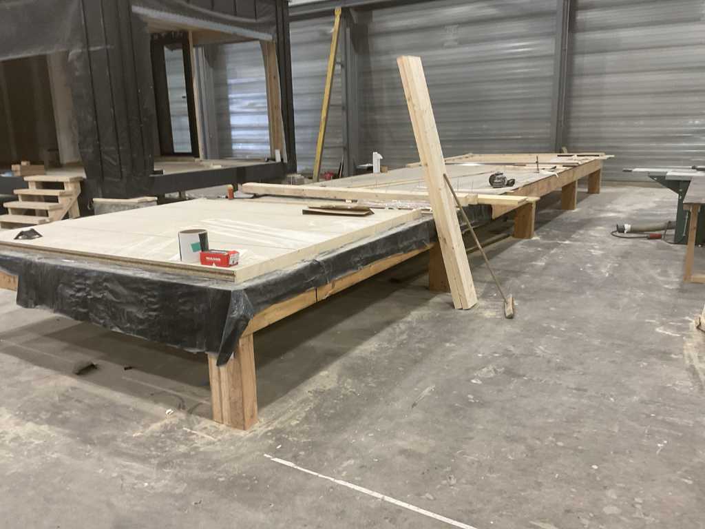 masă mare de lucru din lemn