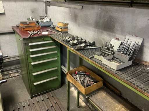 Assortiment draaigereedschap/accessoires, waaronder gereedschapsladekast