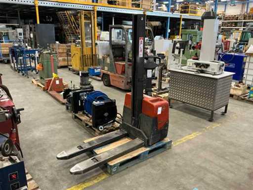 2007 BT HWE 100 Stapelaar