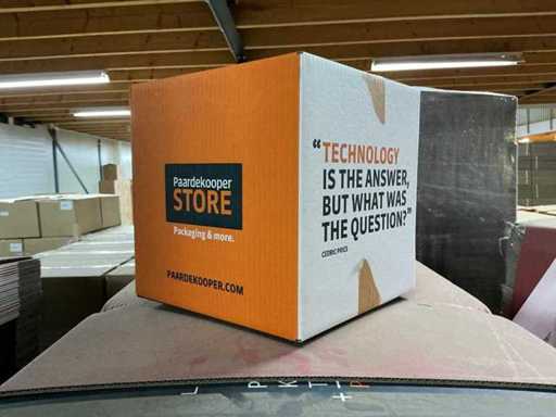 Partij kartonnen dozen bedrukt 250x250x250mm (2340x)