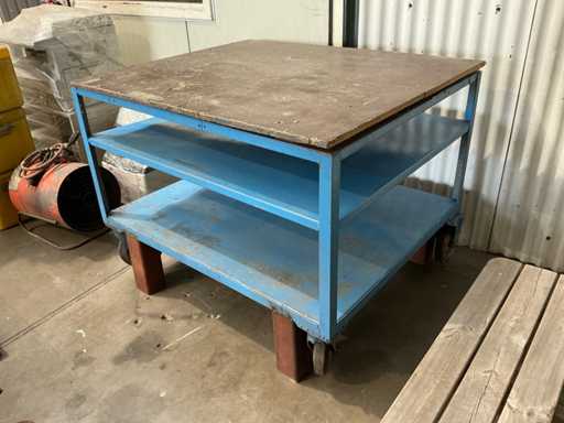 Table de travail en métal