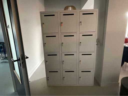 Locker cabinet